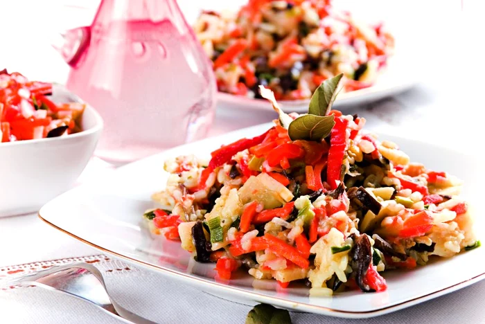 orez cu legume shutterstock 2745942 jpeg
