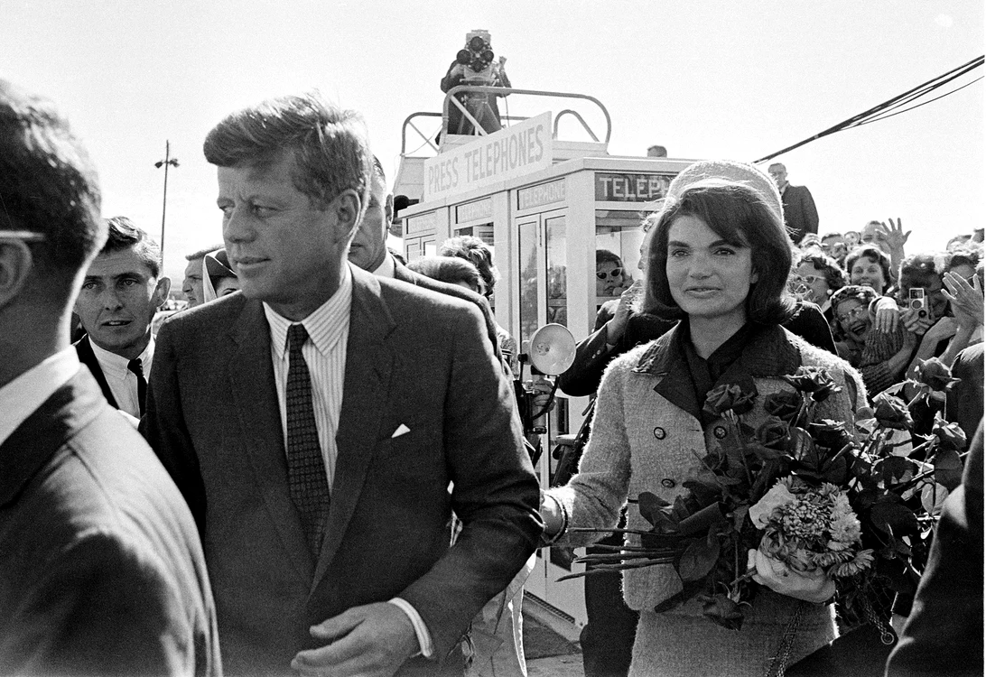 
    John F. Kennedy şi Jackie  