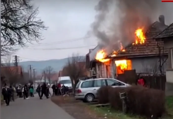 Incendiul a izbucnit în camera copilului. FOTO captură Știrile Pro TV