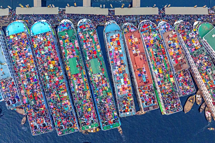 Mii de oameni au ales ambarcațiunile drept mijloc de transport  (Foto: Profimedia)