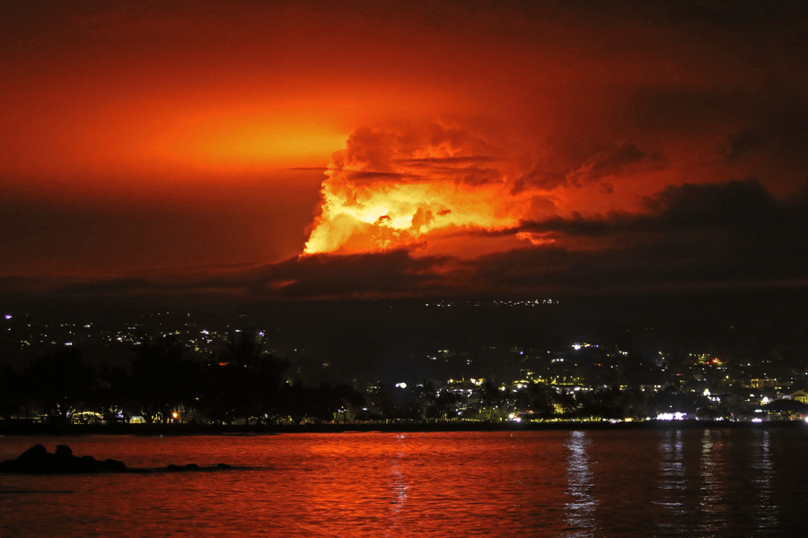 Fenomenul periculos generat de erupția vulcanului din Hawaii: „Se poate înfige în piele și în ochi“