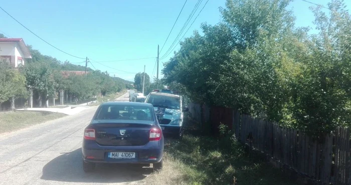 Poliţiştii au făcut o percheziţie la domiciliul viceprimarului comunei Vladimir FOTO: TV SUD