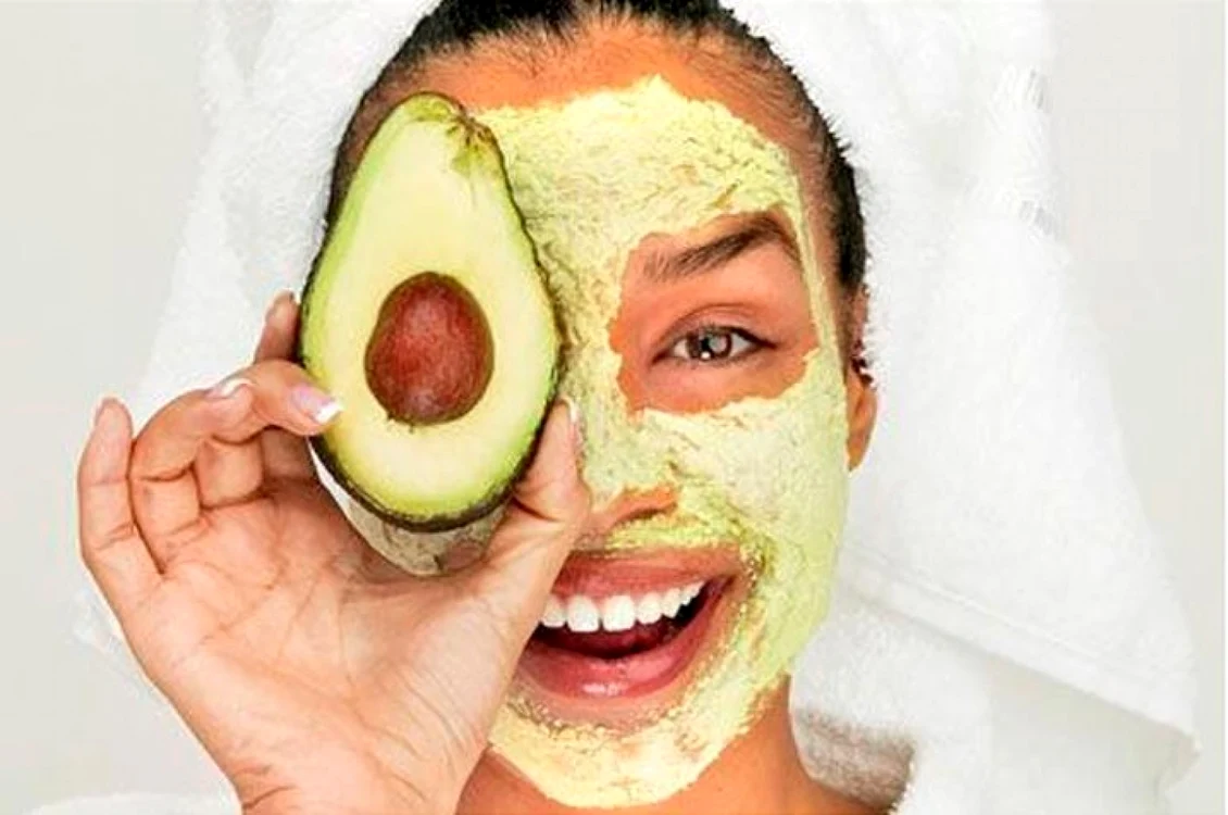 Miezul de avocado este plin de minerale cum sunt fierul, calciul, cuprul, dar şi vitamine ca A, E, B, fiind perfect pentru hidratarea celor mai uscate tipuri de piele. FOTO adoleteen.com