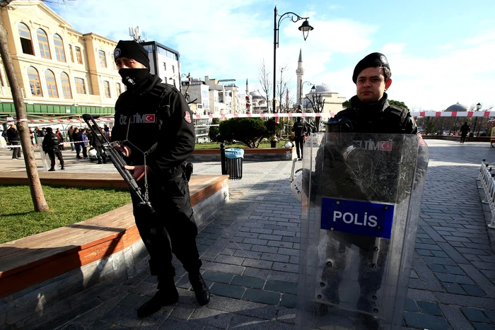 Polițiștii au încercuit imediat locul exploziei