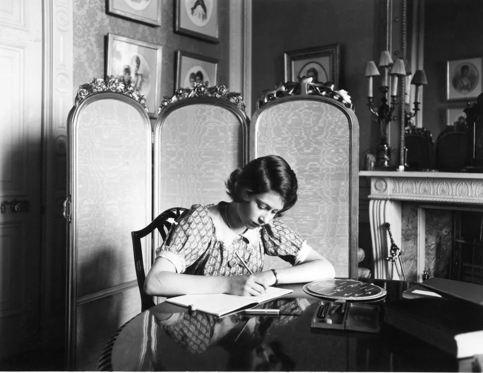 Regina Elisabeta elevă GettyImages 3398913 jpg