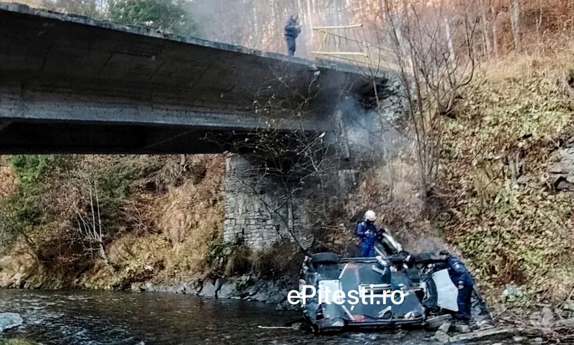 O mașină a căzut în râu în timpul Raliului Argeșului FOTO: ePitești
