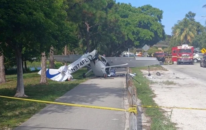 Un avion de mici dimensiuni s-a prăbușit într-un parc din Florida.