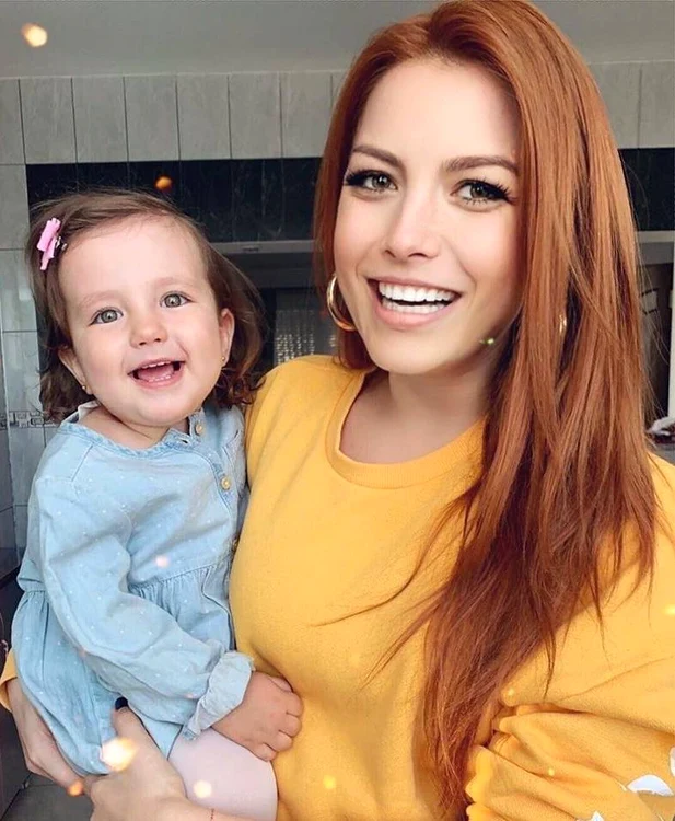 2 elena gheorghe si fiica sa amelie 1 jpg jpeg