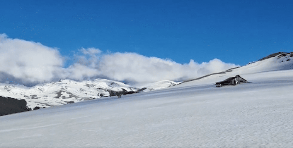 Iarna nu vrea să plece de la munte. Imagini feerice din Parcul Natural Bucegi VIDEO