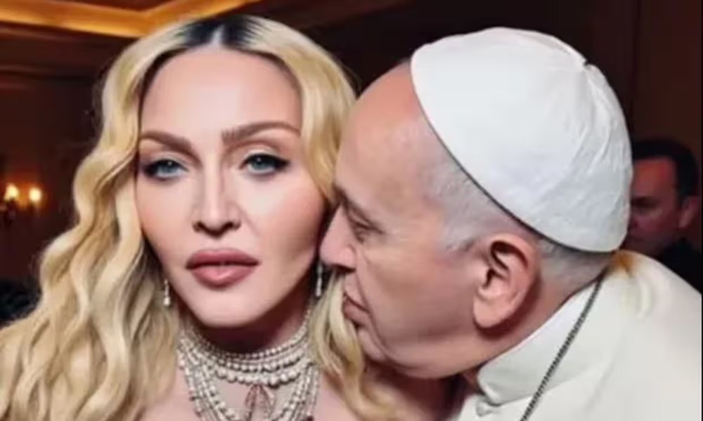 Cum a devenit Papa Francisc ținta preferată a deepfake-urilor create cu ajutorul inteligenței artificiale. Imaginea care a stârnit controverse