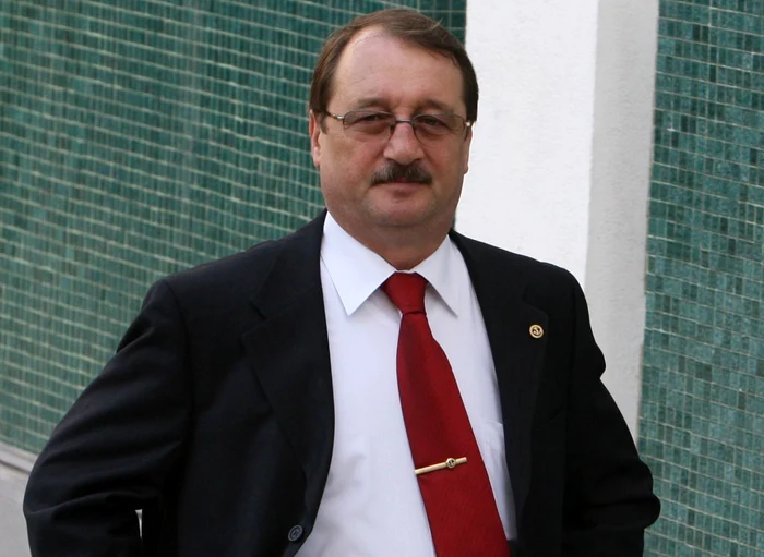 Mircea Băsescu, fratele preşedintelui, ţine capul de afiş în presa internaţională FOTO: Adevărul