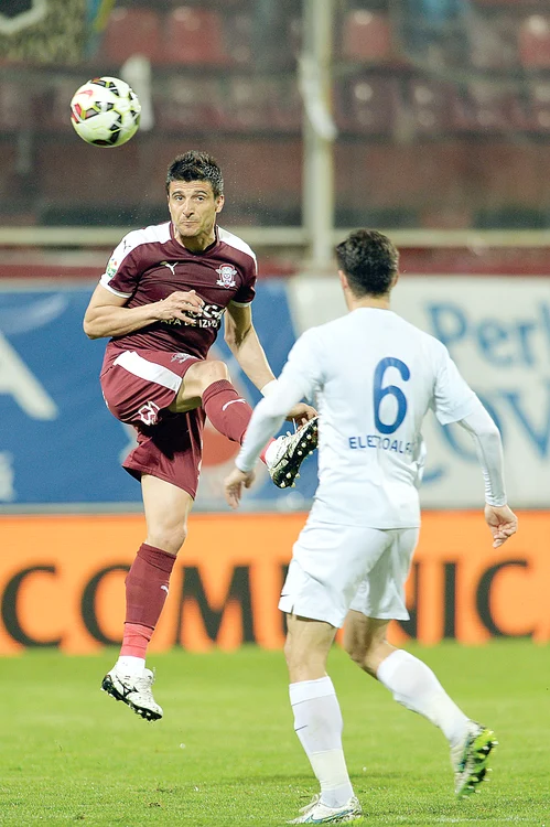 
    Refăcut după o accidentare  musculară, Daniel Niculae  va juca împotriva Ceahlăului  