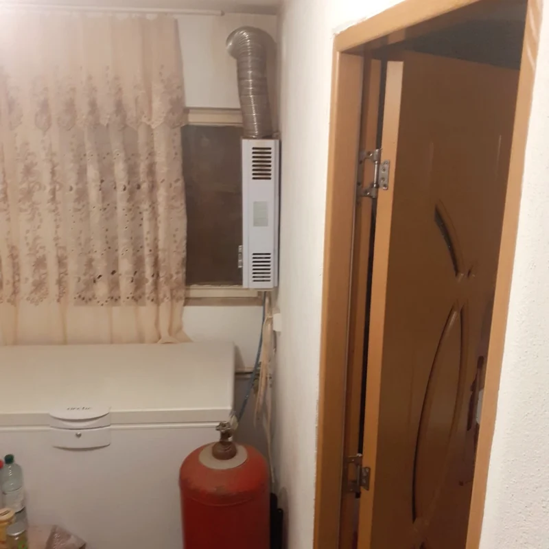 Intoxicaţie cu carbon de la o centrală pentru încălzit apa în baie în Dozeşti - Fârtăţeşti judeţul Vâlcea Foto Adevărul