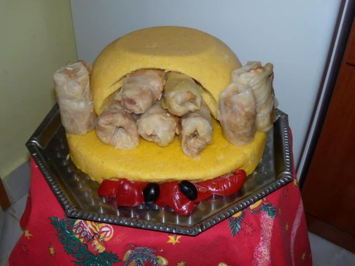 Cuptor de mămăligă cu sarmale