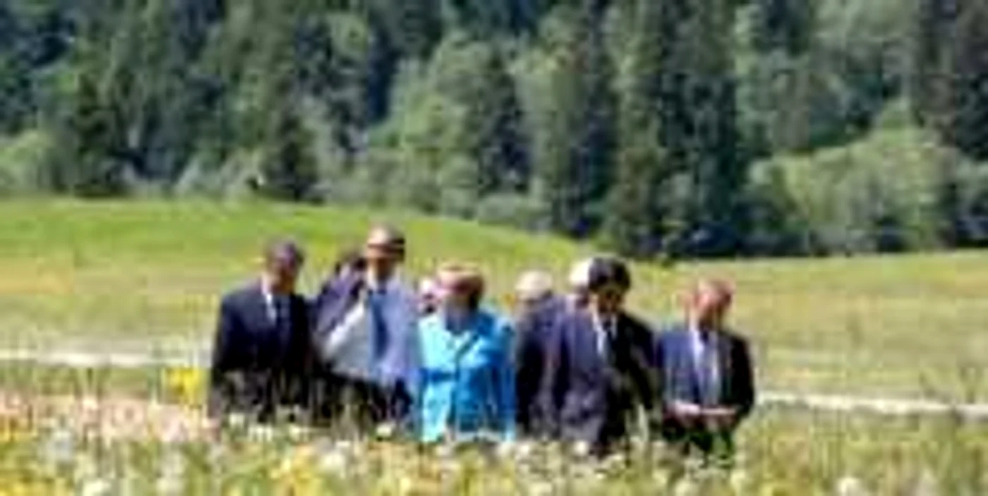 Este soare şi linişte în Bavaria, în inima Europei, în Occident, nu şi la graniţa de Est a NATO.
