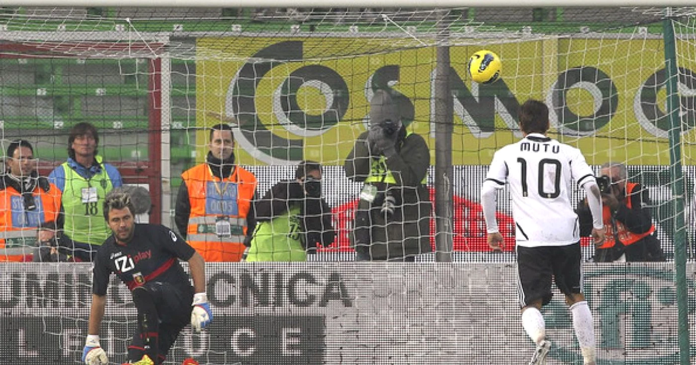 "Scăriţa" cu care Mutu a marcat din penalty