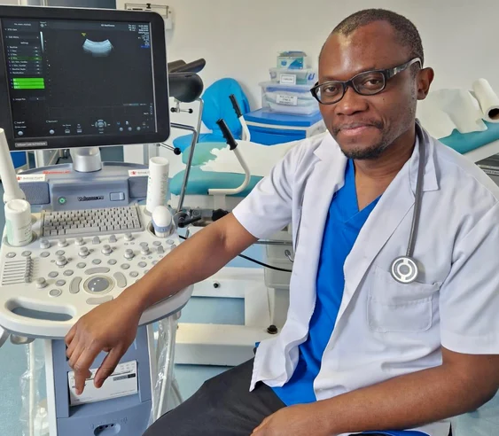 Medic din Camerun, la Tg. Bujor FOTO: C. Mazilu