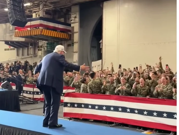 Afirmația bizară făcută de Trump despre „oamenii frumoși”, în timpul unui discurs incoerent, la baza navală Yokosuka din Japonia