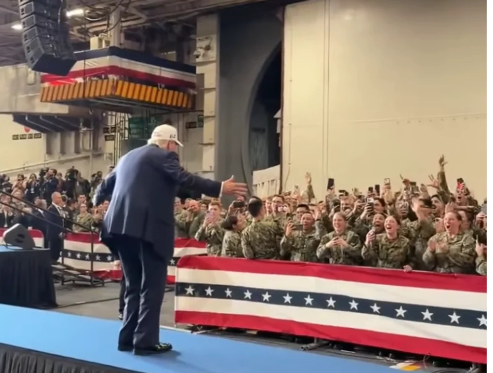 Afirmația bizară făcută de Trump despre „oamenii frumoși”, în timpul unui discurs incoerent, la baza navală Yokosuka din Japonia