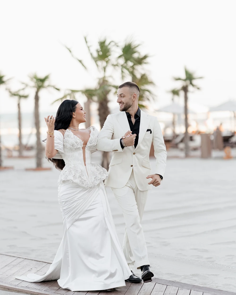 Oana Radu s-a căsătorit la malul mării cu toboșarul din trupa cu care cântă