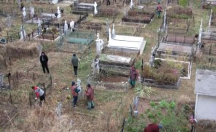 În cimitirul din Ovidiu morții nu sunt în siguranță