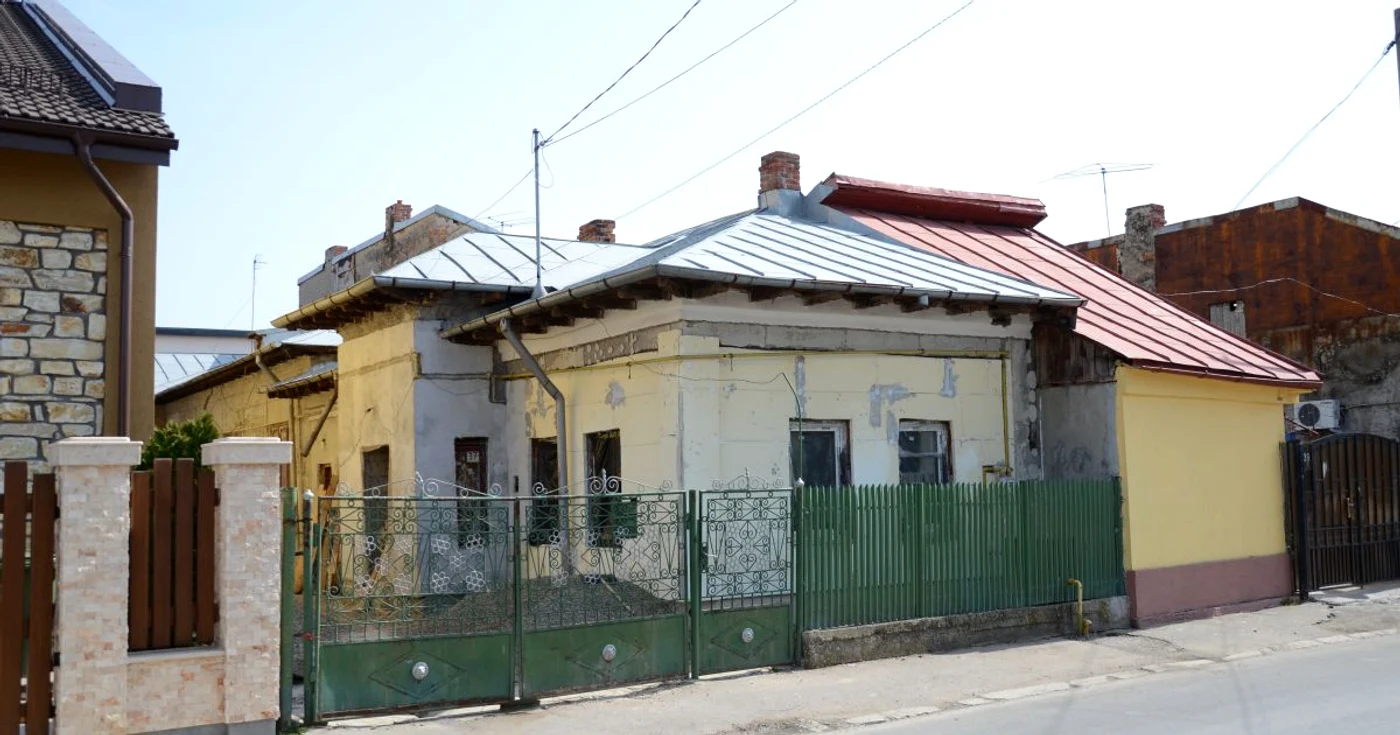 Vecinii sunt terifiați că bărbatul ar putea încerca să revină acasă Foto: Alex Policală