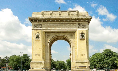 Monumentul din Bucureşti a fost inaugurat în 1936 şi are 27 de metri înălţime jpeg