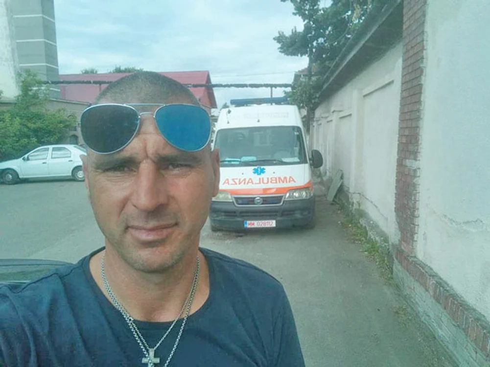 
    Vasile Bolohan  lucrează cu  zâmbetul pe buze Foto: ziarulromanesc.de / Facebook Vasile Bolohan   