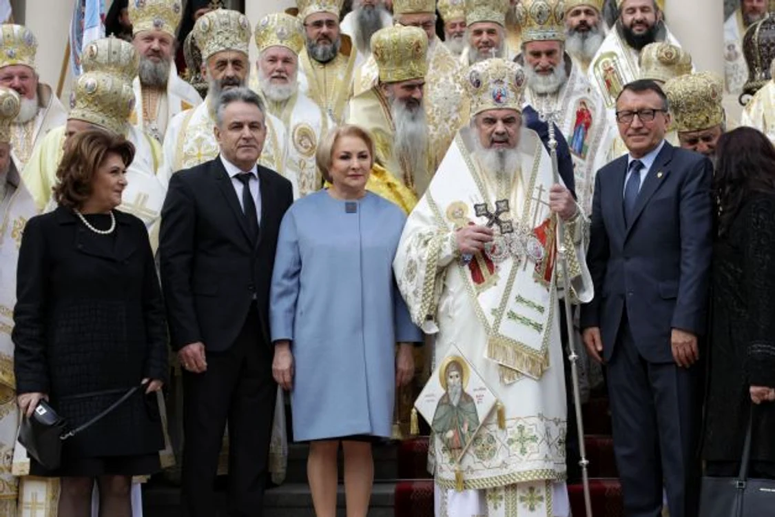 
    Viorica Dăncilă a venit împreună cu miniştrii Rovana Plumb şi Paul StănescuFoto: INQUAM PHOTOS / Octav Ganea   
