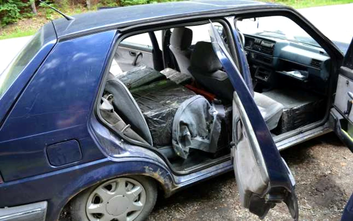 Femeia transporta aproximativ 4.500 de pachete cu ţigări Foto: Adevărul