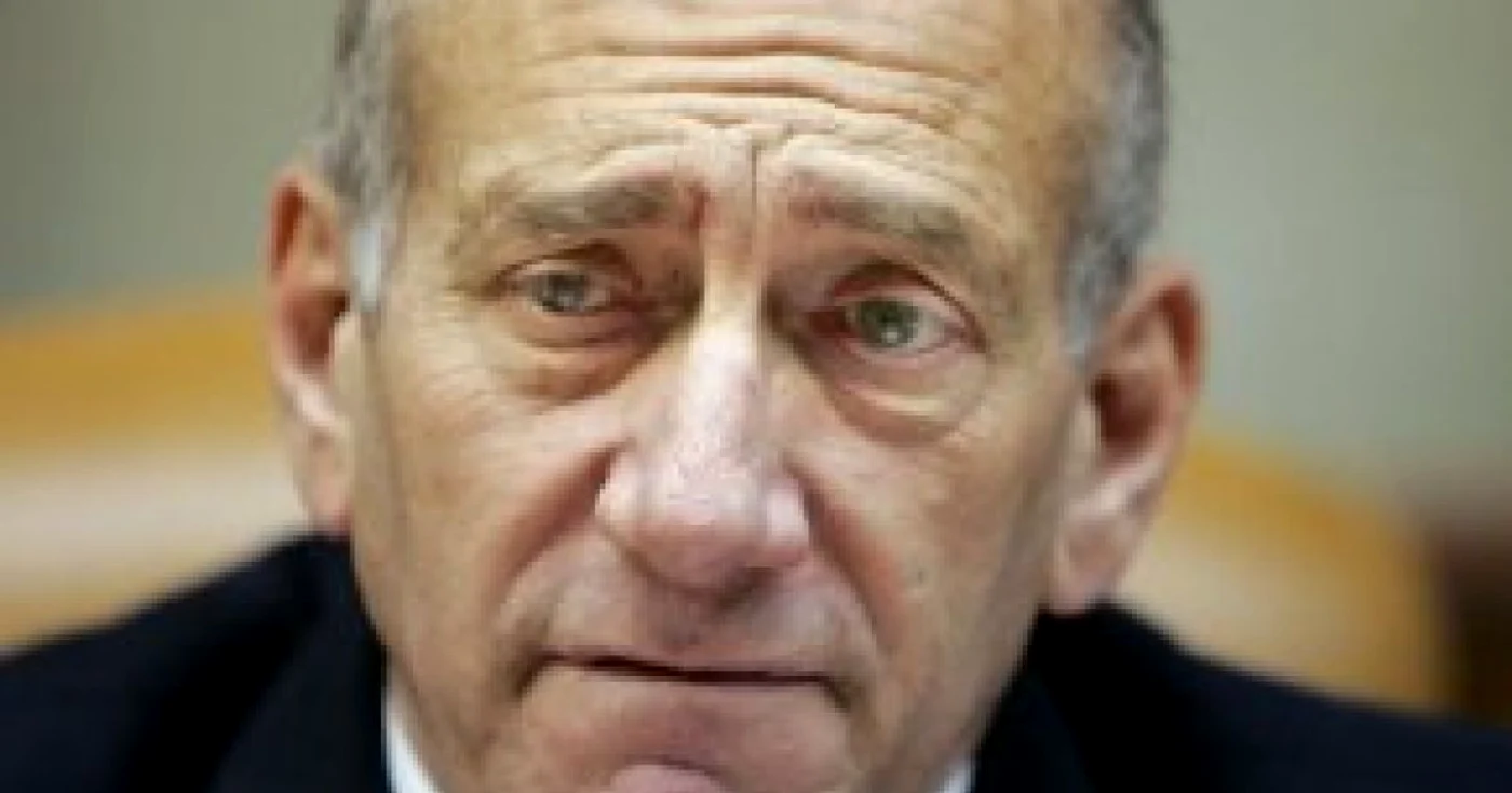 Ehud Olmert a fost inculpat pentru corupţie