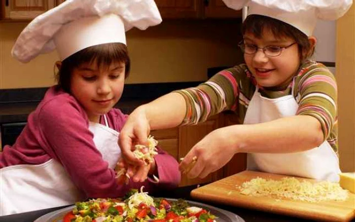 Bucătăriile câtorva restaurante Pizza Hut se deschid pentru cei mici de 1 Iunie FOTO pizzahut.ro