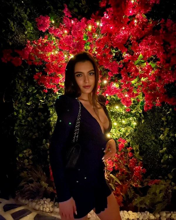 1 alexia eram sexy topless dezbracata in dubai cu mario fresh versace 7 jpg jpeg