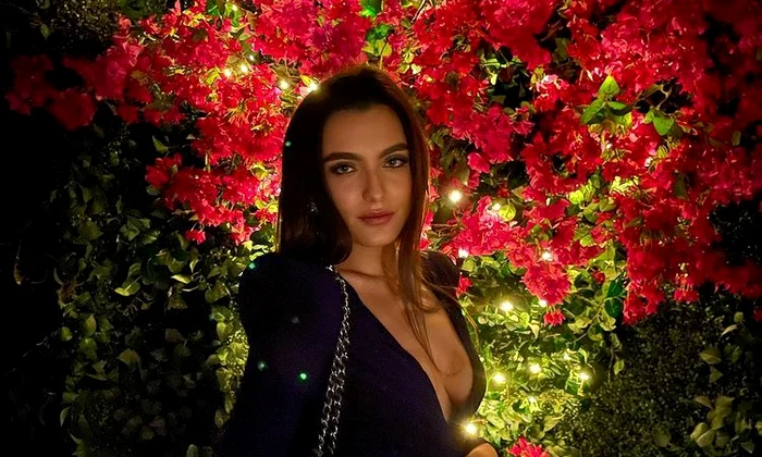 1 alexia eram sexy topless dezbracata in dubai cu mario fresh versace 7 jpg jpeg