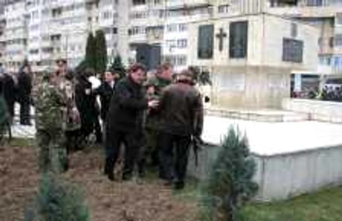 Botoşani: Militarului i s-a făcut rău în faţa monumentului eroilor căzuţi în al II lea război mondial