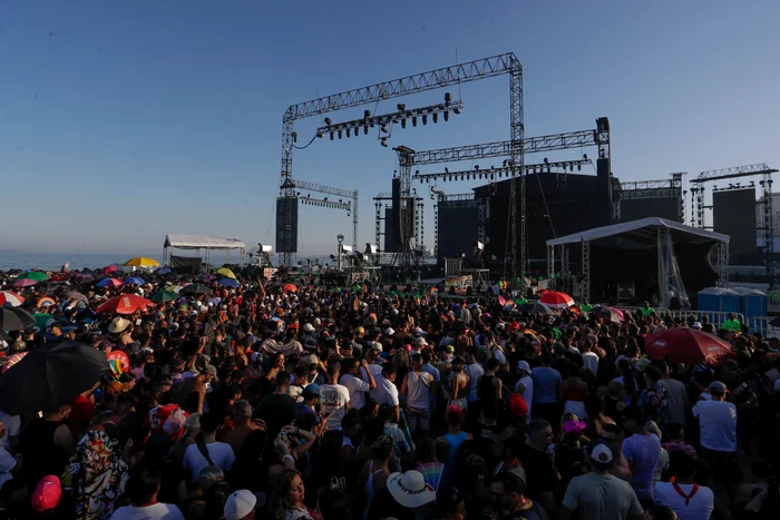 Multimea venita la concertul sustinut gratuit de Madonna in Brazilia