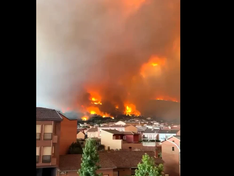 Incendiile devastatoare înghit Franța și Spania. FOTO: Captură Video / X 