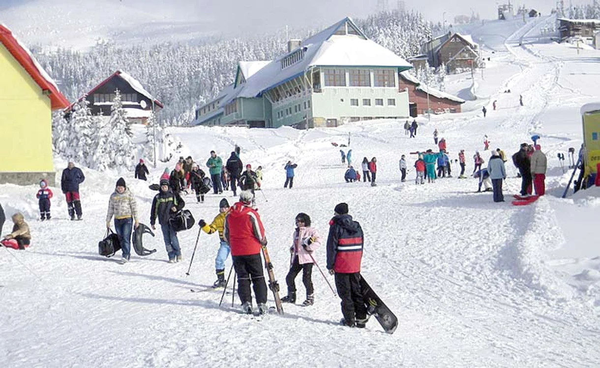 
    Bugetarii pot merge în vacanţă cu tichetele doar în România  