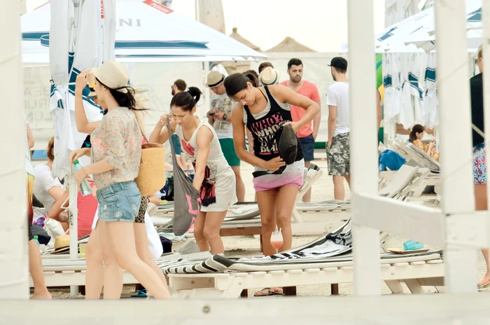 Fetele şi-au strâns rapid bagajele şi au plecat