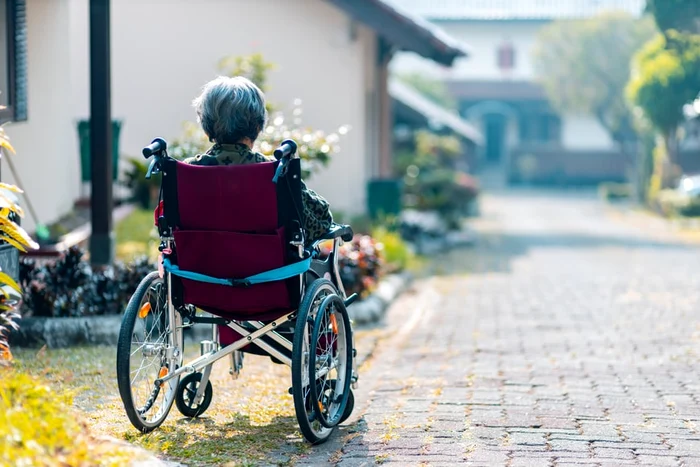 
    Bătrânețea poate fi o cauză a alzheimerulu, însă nu este singuraFOTO: Unsplash.com  