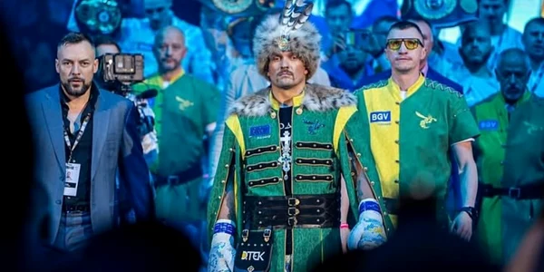 Usyk, apariție în costum tradițional, la Riad. Foto Facebook