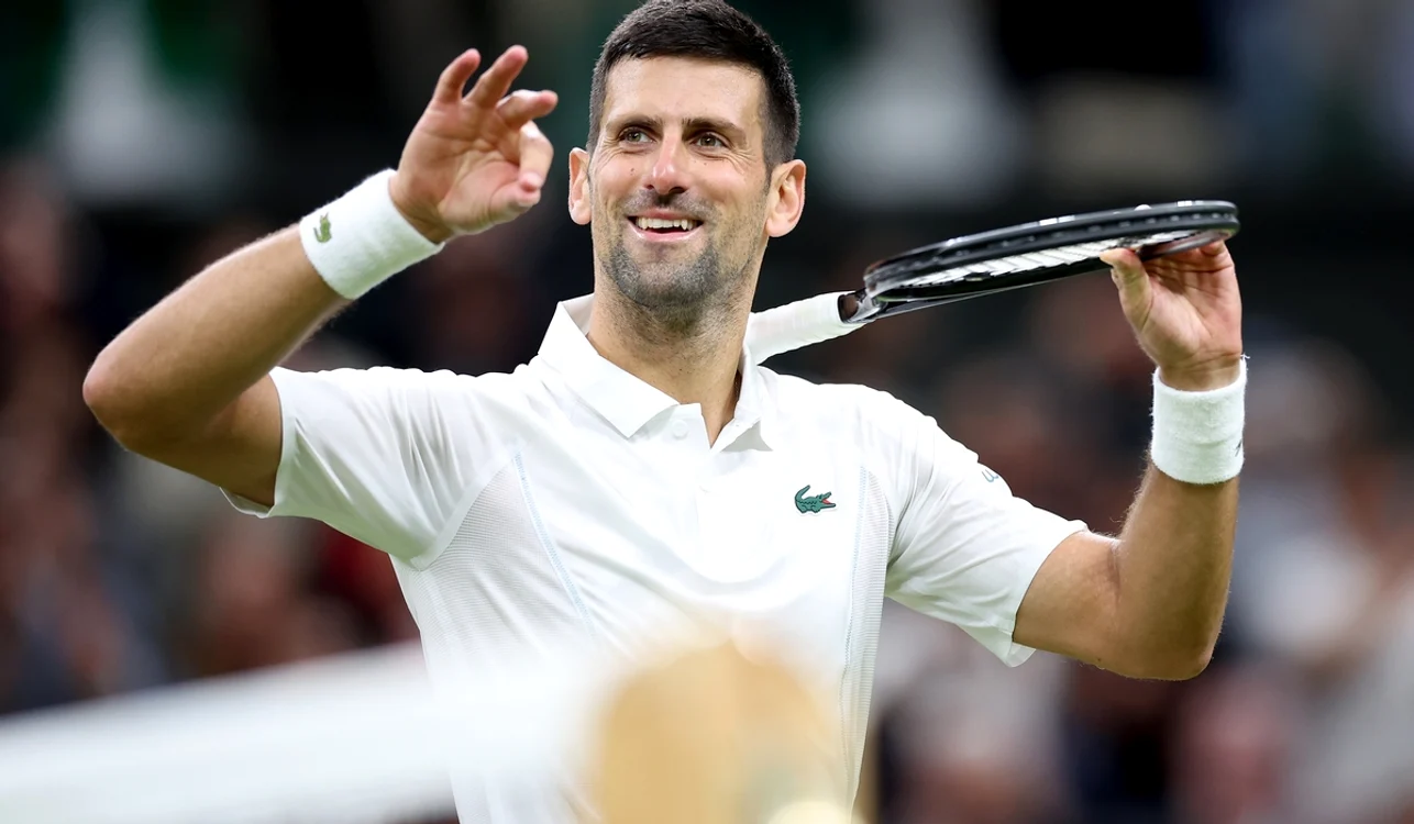 Novak Djoković a ajuns în sferturi la Wimbledon (FOTO: EPA)
