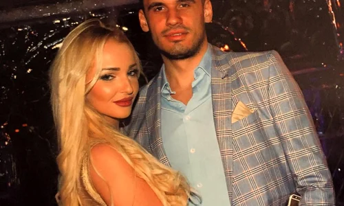 Denisa a petrecut Revelionul cu un bărbat chipeş jpeg