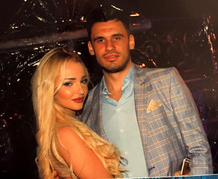 Denisa a petrecut Revelionul cu un bărbat chipeş