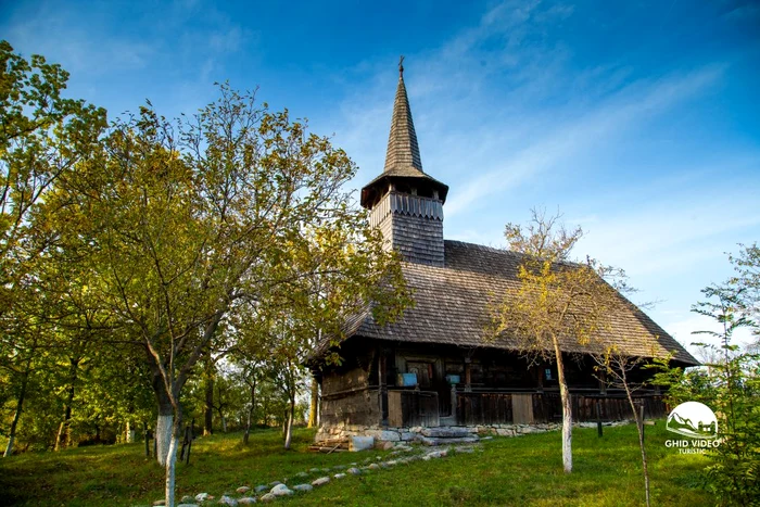 
    Biserica de lemn din localitatea bihoreană Bratca, situată pe Valea Crișului este o adevărată operă de artăFoto: turism-bratca.ro  