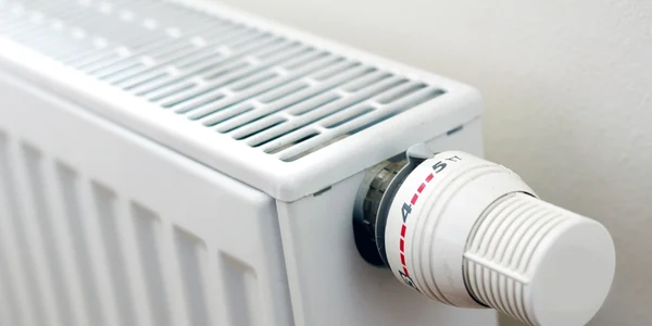 radiator calorifer robinet termostatat foto shutterstock