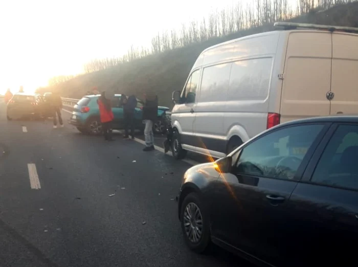 Primele mașini intrate în coliziune. FOTO ISU Olt