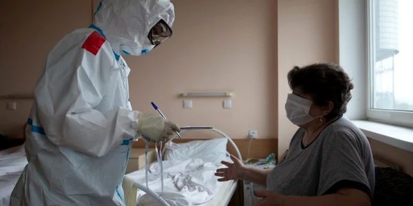 Medici pacient coronavirus COVID 19 pandemie spital terapie intensivă FOTO Profimedia