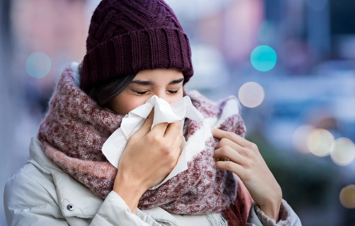 Nasul care curge, printre simptomele cele mai supărătoare ale răcelilor. FOTO Shutterstock