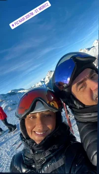Bobby Păunescu, în Elveția, la schi, cu iubita. Sursă: Facebook